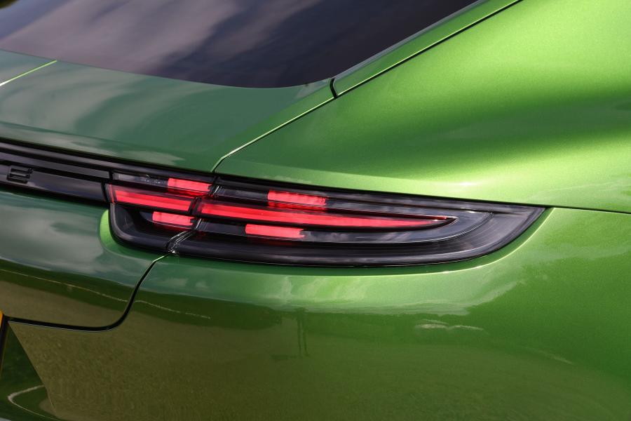 Детали экстерьера Porsche Panamera GTS 2019 года  (UK) (фото 4 из 17)